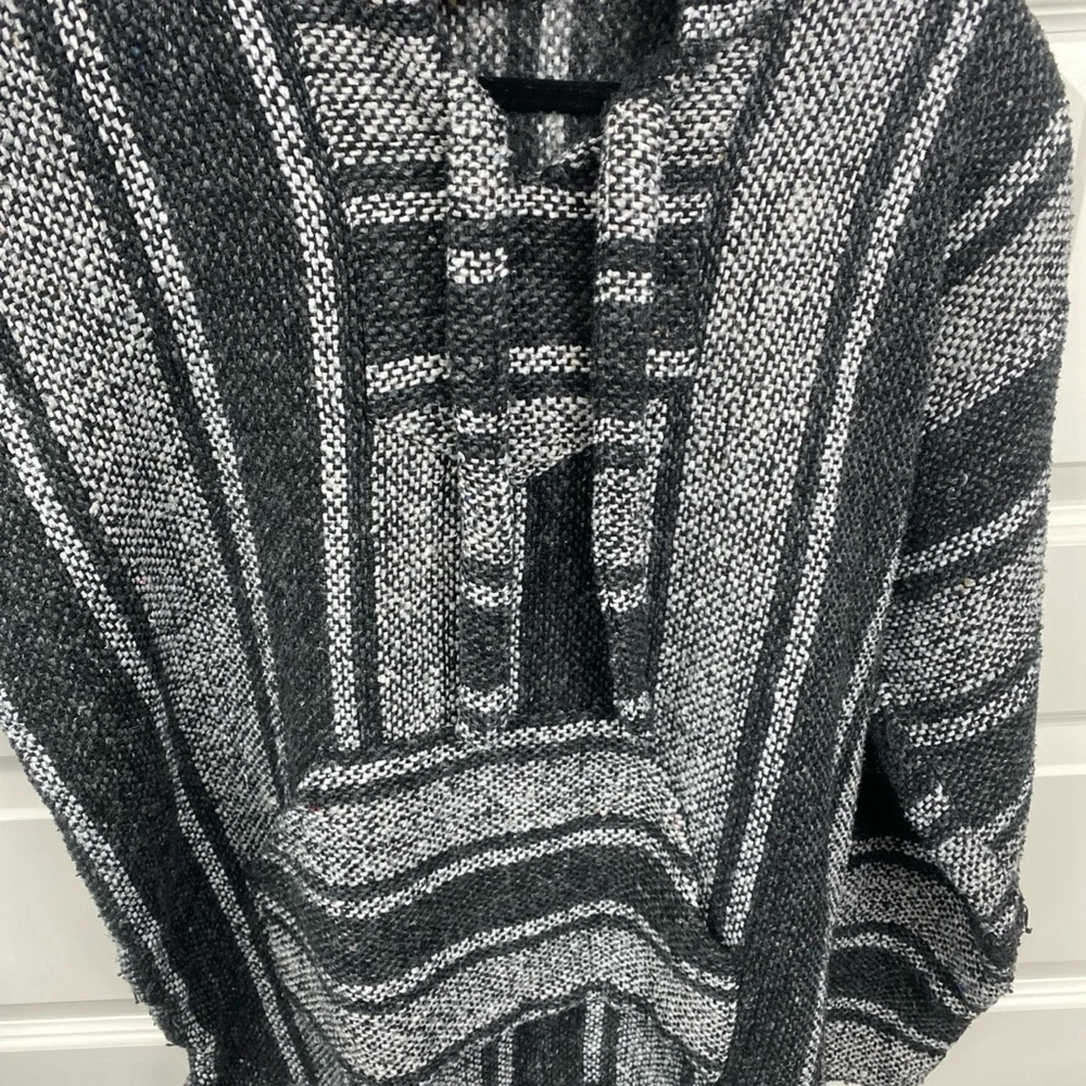 Earthbound Trading Co Poncho Baha Mexican Hoodie Pullover Molina Black Gray Med